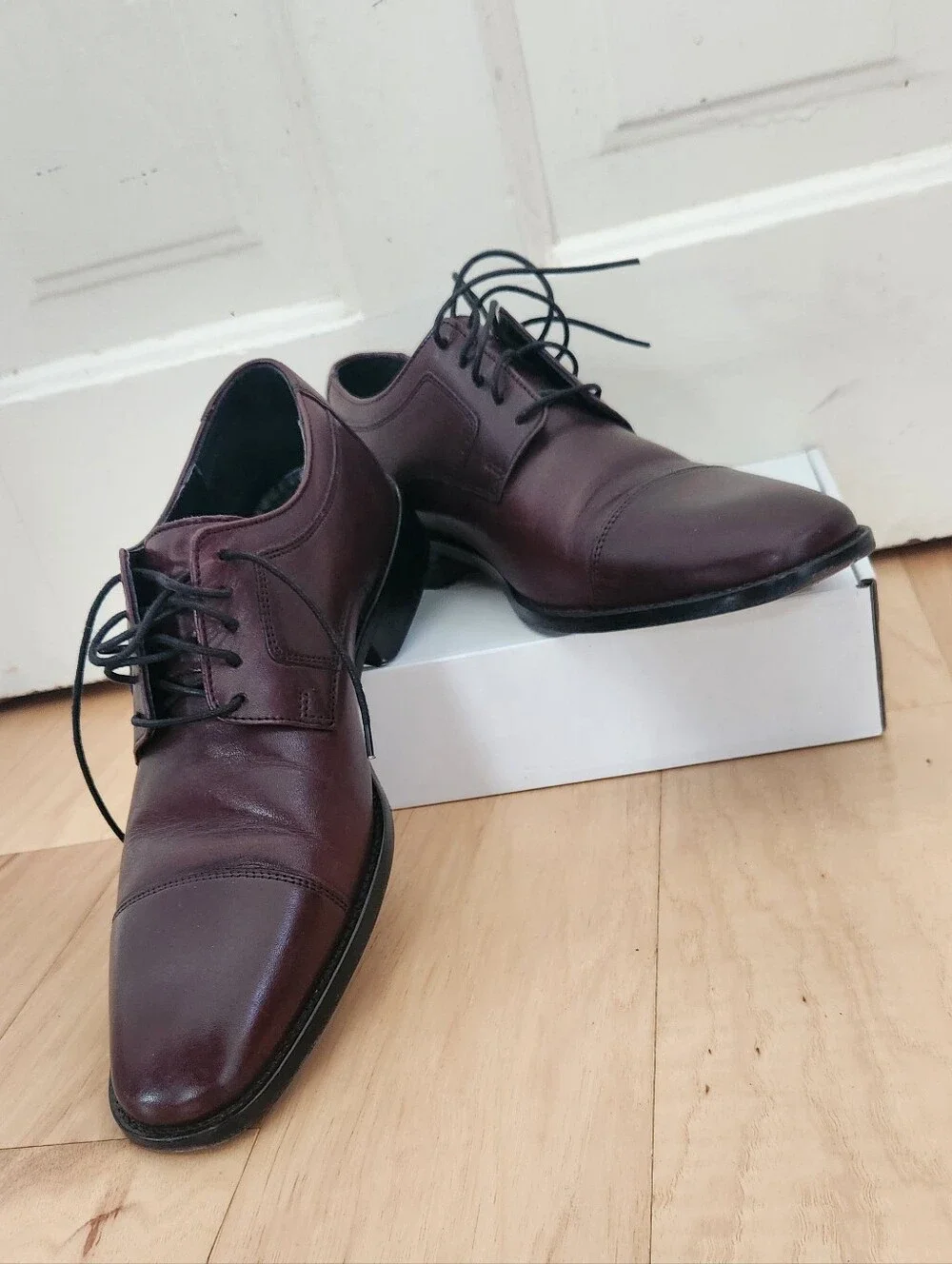Johnston & Murphy Men's Burgundy Cap-Toe Derbys